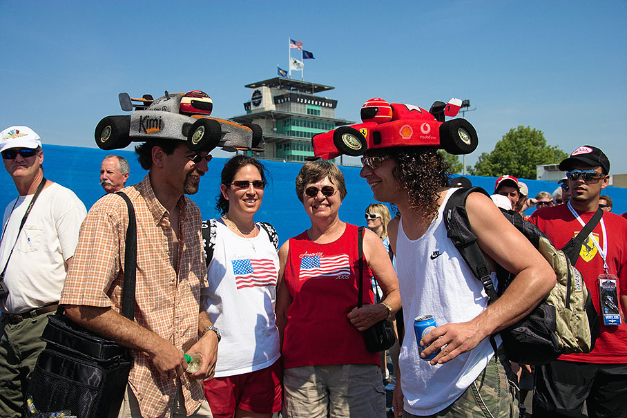 American F1 fans with pretty racing hats