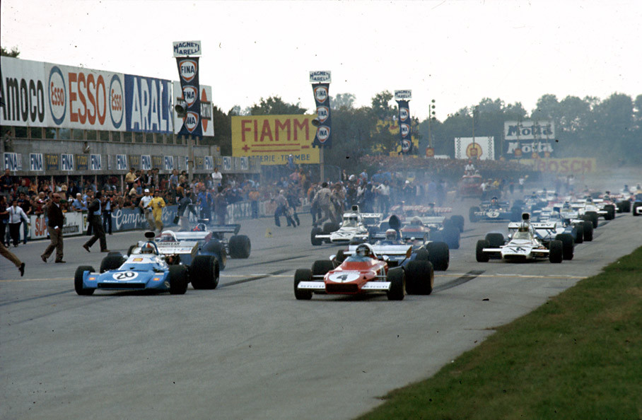 Italian GP Monza 1972: A second after the start, Jacky Ickx in a Ferrari 312B2 boosts from pole position besides Chris Amon on Matra Simca-Matra MS120D