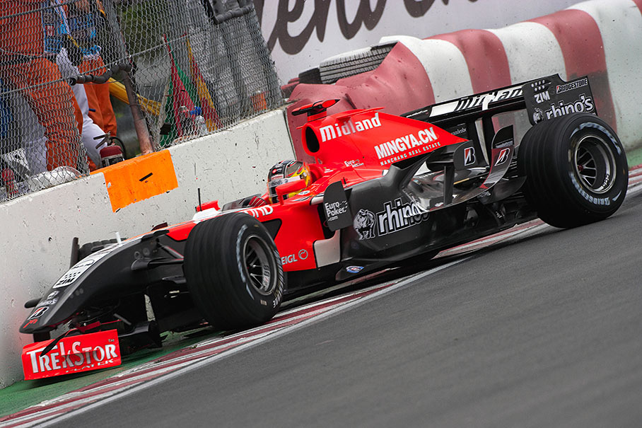 Tiago Monteiro's Midland sliding against the wall - image 1/4