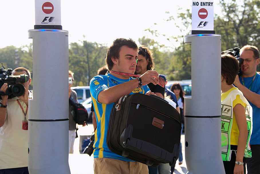 Still-world-champion Fernando Alonso arriving at the paddoch turnstiles on Sunday morning