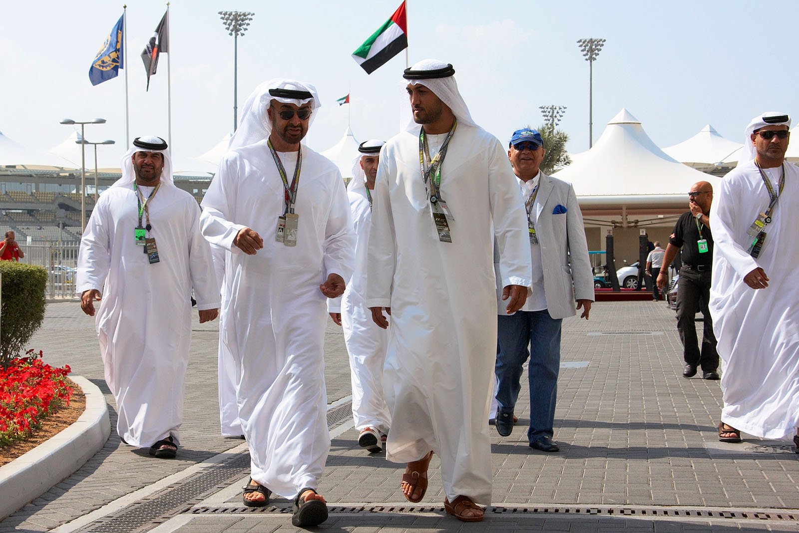 Sheiks arrive at the paddock