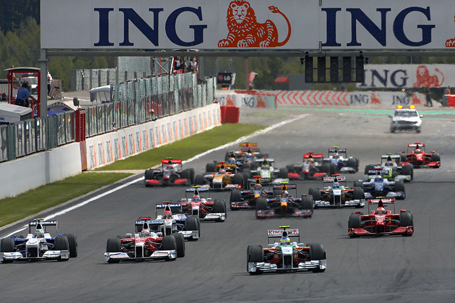 The start, Fisichella in the lead