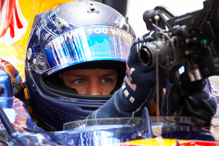 Sebastian Vettel takes his steering wheel off