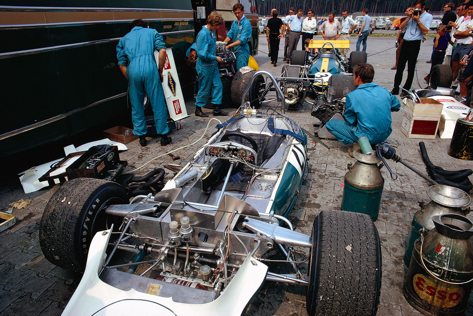 Brabham mechanics prepairing Rolf Stommelen's car no 21, German Grand Prix, Hockenheim, 1970
