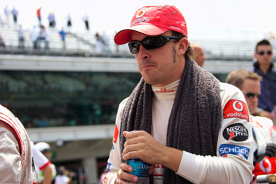 Fernando Alonso concentrates on the race ahead