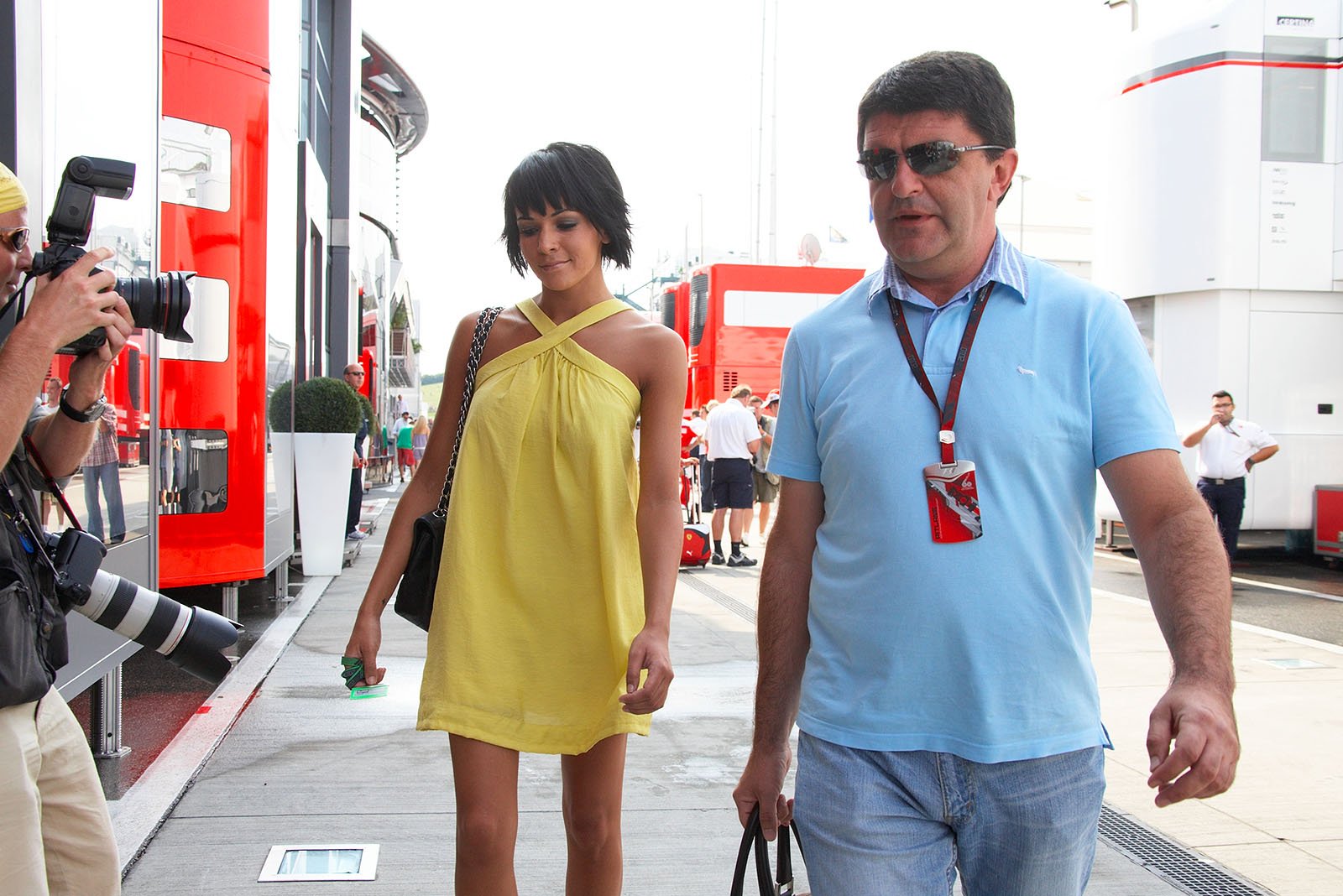 Alonso's wife and his manager