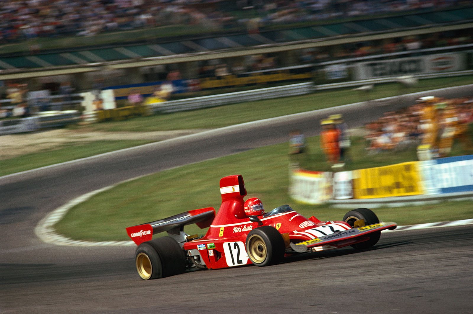 In the closing laps leader Lauda, Ferrari, starts to slow with a puncture