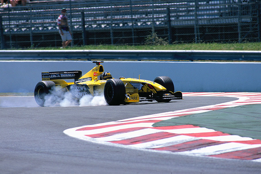 Damon Hill brakes too late into last chicane