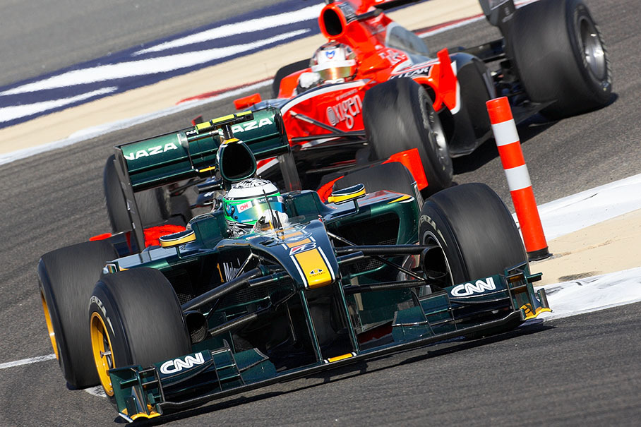 Heikki Kovalainen, Lotus Racing, in front of Sutil