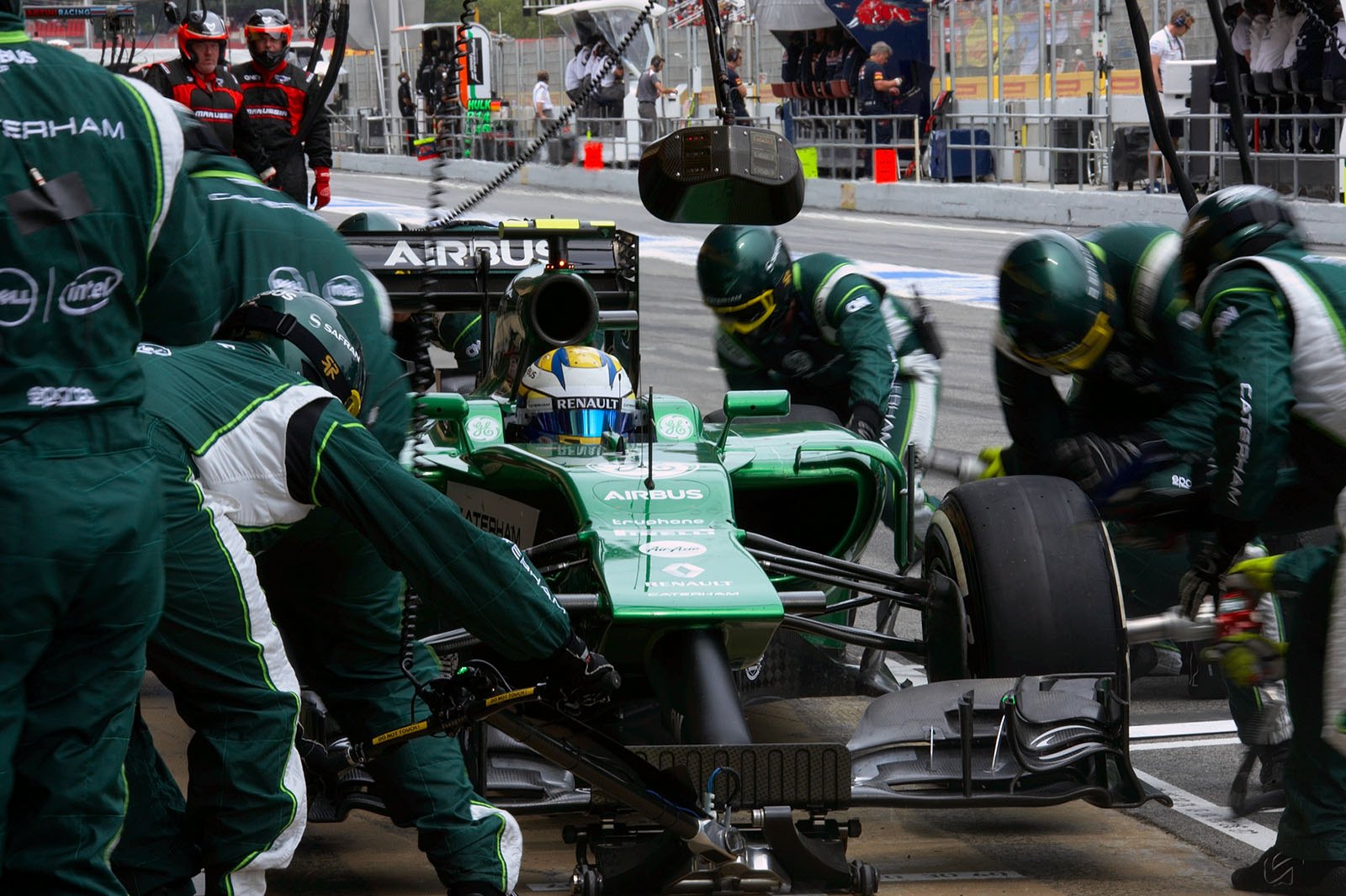 Pit stop for Marcus Ericsson, Caterham, Spanish Grand Prix, Barcelona, 2014