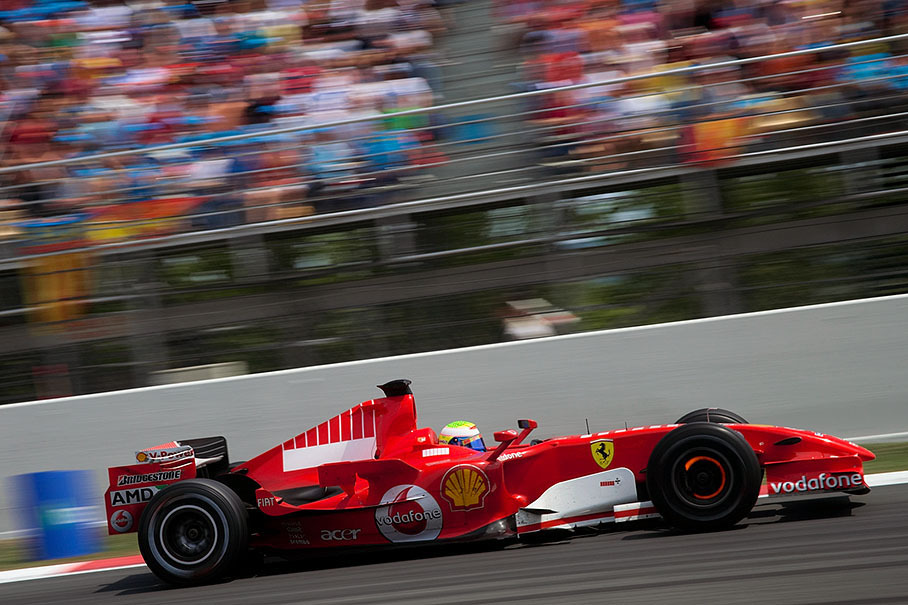 Felipe Massa, Ferrari, with glowing brake disks