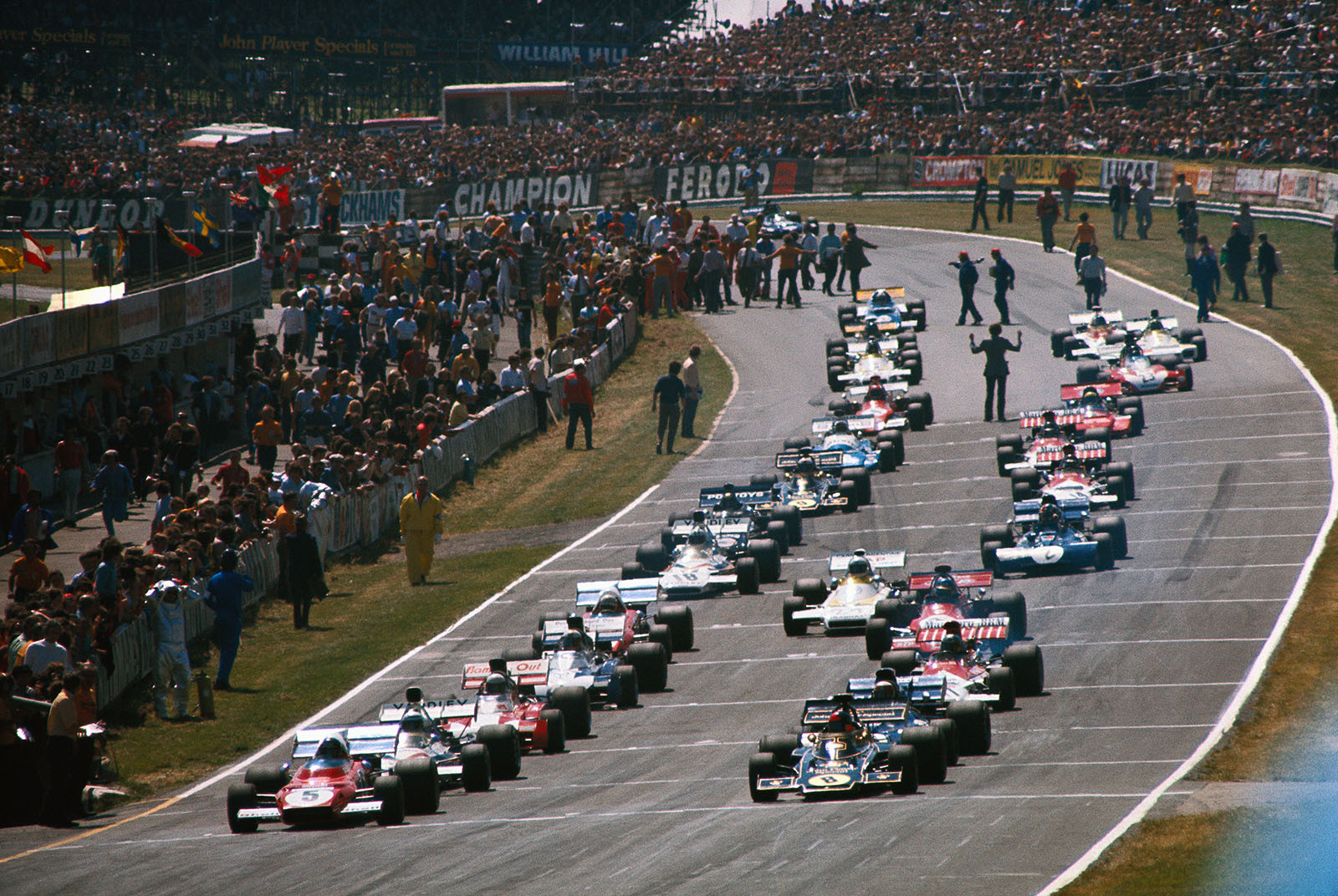 Just before the start of the British Grand Prix at Brands Hatch 1972: Jacky Ickx on Ferrari 312B2 no. 5, will start from pole position. Alongside him and second on the grid is Championship leader Emerson Fittipaldi, on Lotus-Cosworth 72D no. 8.