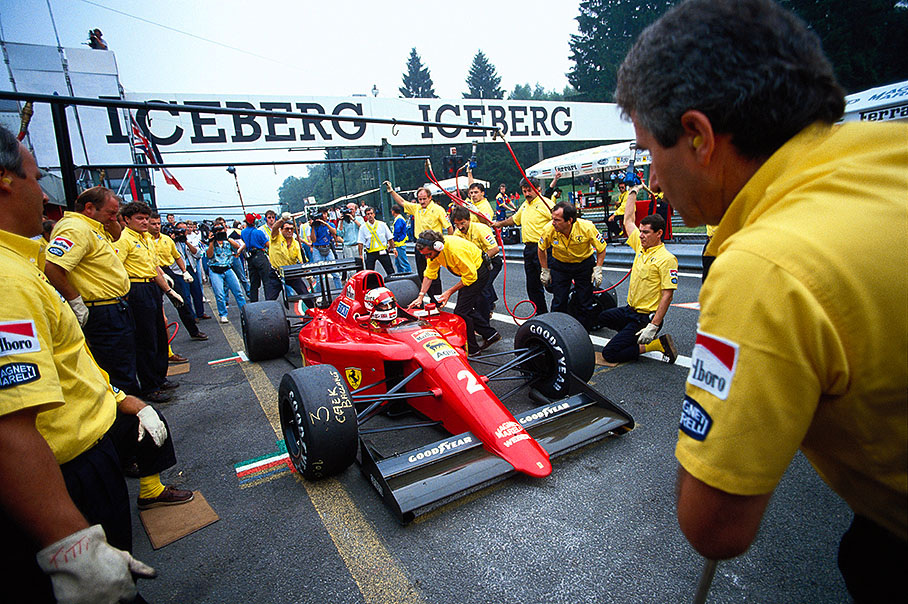 Mansell in pits, Belgium GP 1990