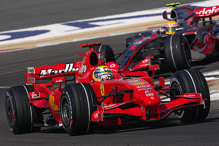 Felipe Massa, Ferrari, in front of Hamilton