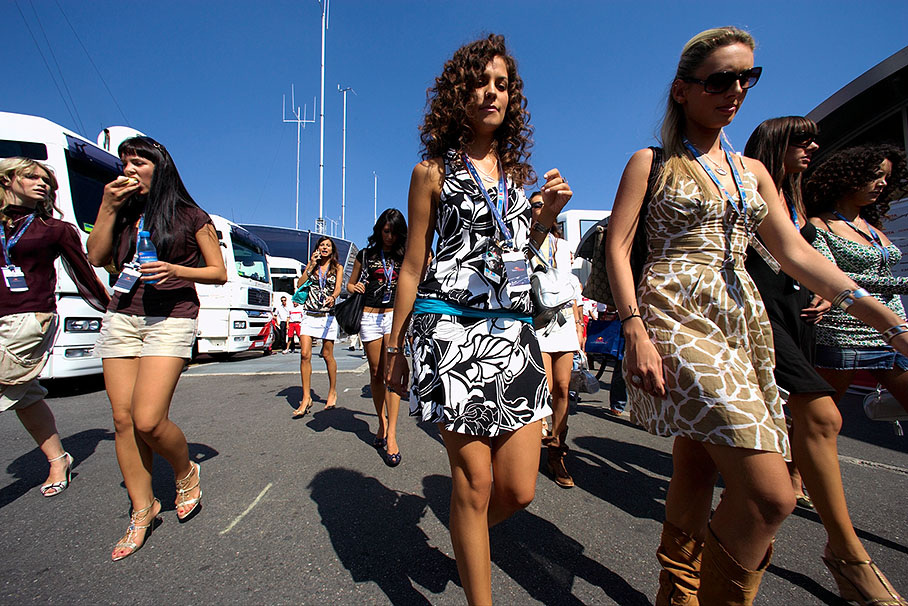 ...and even more Red Bull Unas