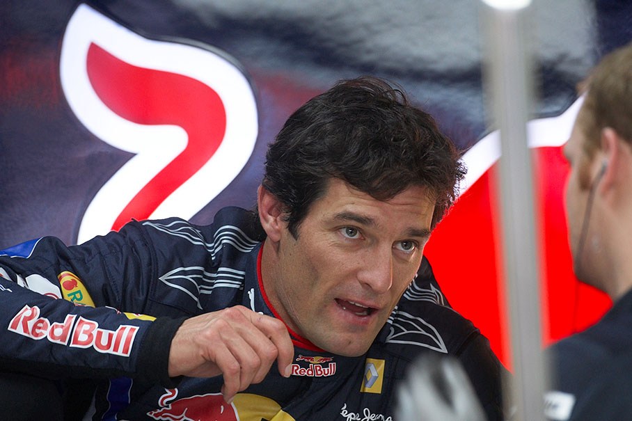 Mark Webber discusses the settings in Red Bull Racing pits
