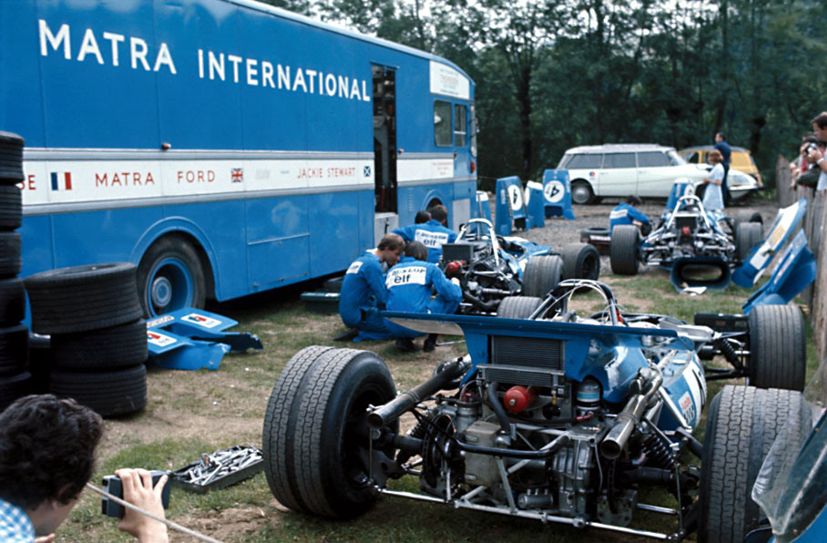 Matra mechanics prepare the Matra Four-wheel-drive
