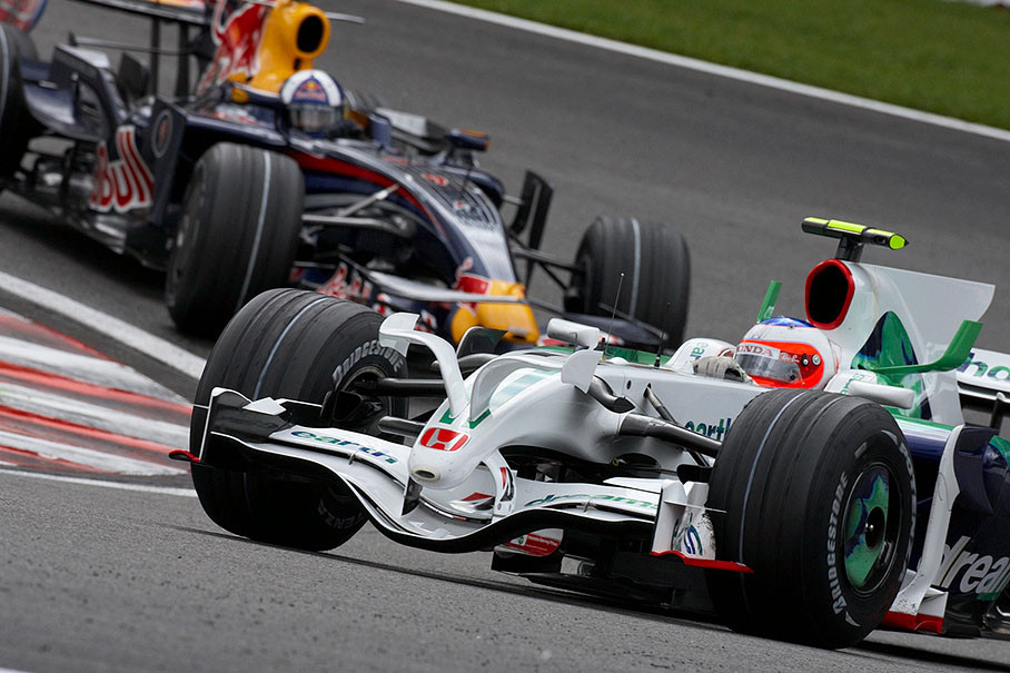 Barrichello in front of Coulthard at La Source