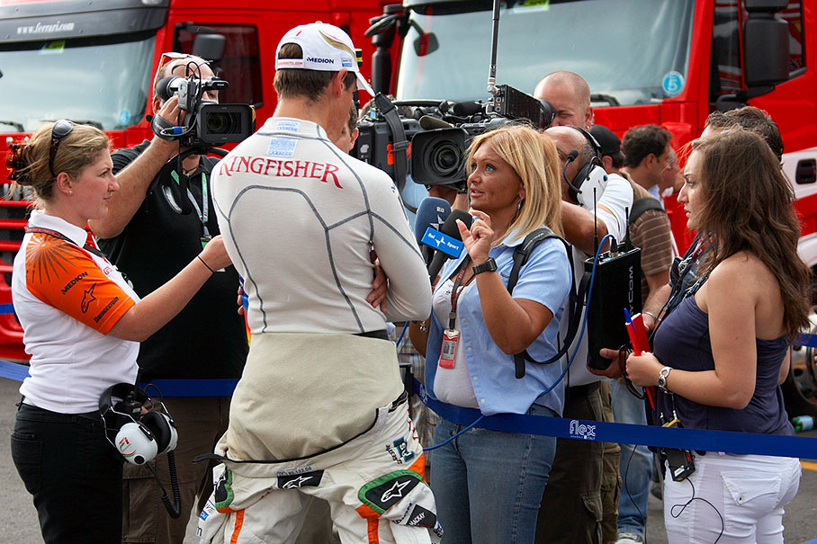 As the qualifying's day great man, overlooking the TV interview area, Adrian Sutil answers the Italian TV's curiously gesticulated questions