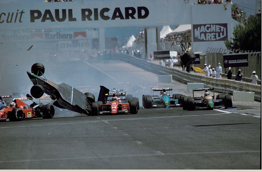 Start crash at the French GP 1989: Mauricio Gugelmin's March flies through the air