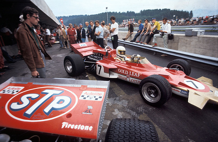 John Miles goes to practice in a Lotus-Cosworth 72C