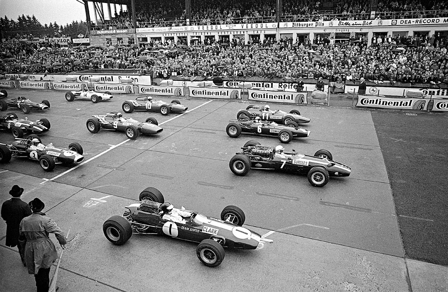 John Surtees gets the drop on Jim Clark, Jackie Stewart and Ludovico Scarfiotti. The eventual winner Jack Brabham (No. 3) is on the second row.