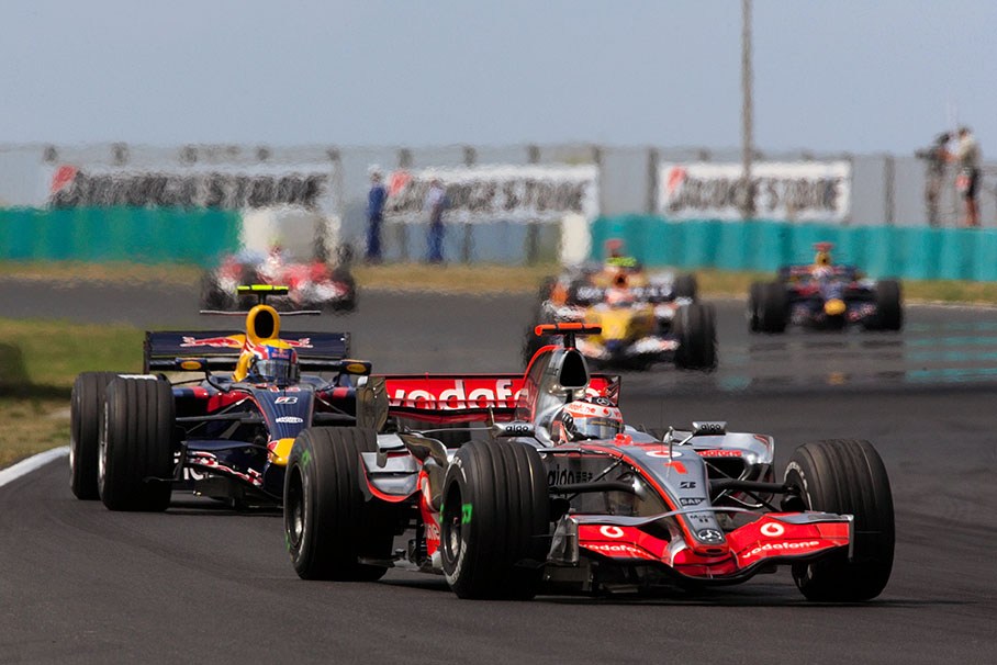 Alonso sticks to front of middle field