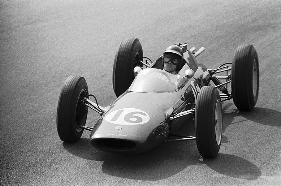 Jim Clark rushes towards Eau Rouge in his Lotus 25 - the yellow stripe yet missing. Belgian Grand Prix 1962 at Spa-Francorchamps.