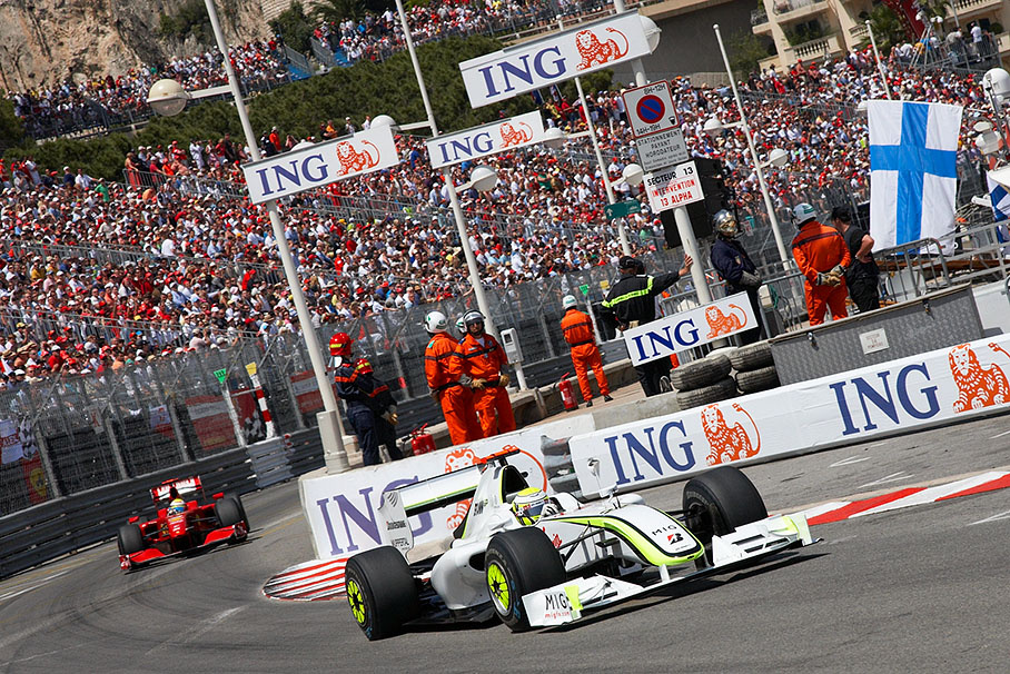 After his pit stop Button leads Massa again