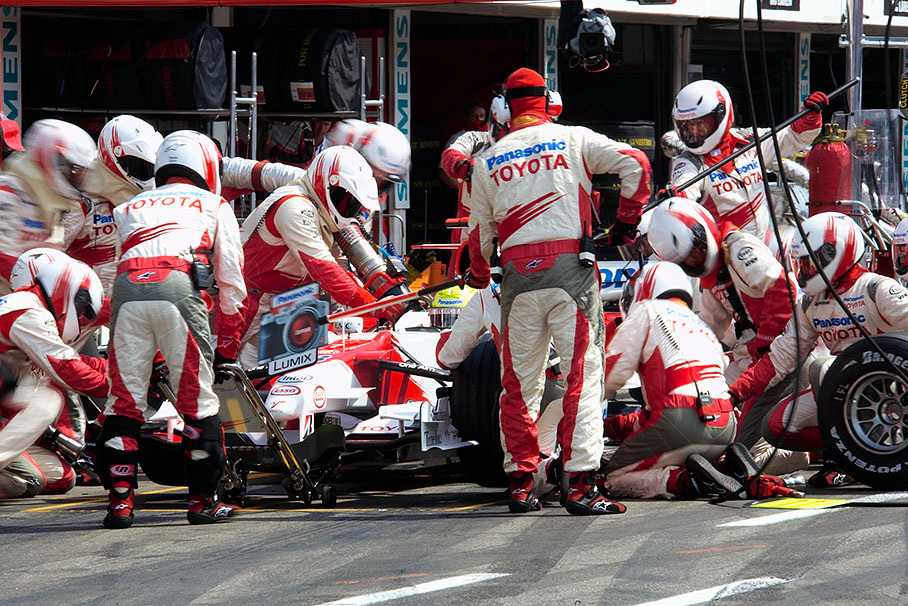 Ralf Schumacher pitting in lap 29
