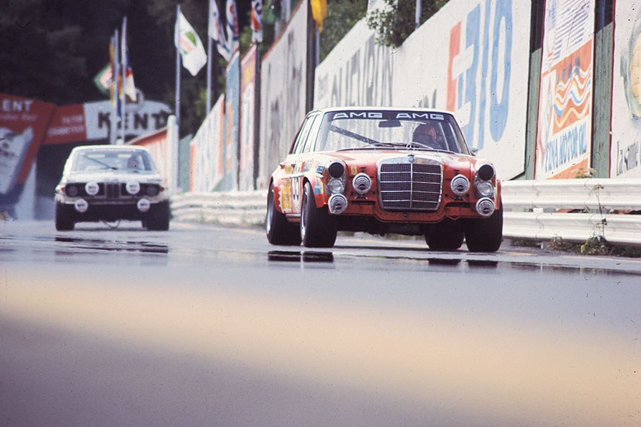 The 'red pig' Mercedes Benz SEL 6.8 AMG of Hans Heyer (D) and Clemens Schickentanz (D) becomes second placed and wins the group classement