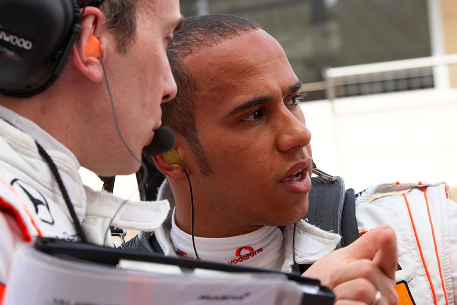 Lewis Hamilton speaks with McLaren race engineer Phil Prew