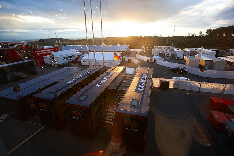 A late evening sun shines over the paddock
