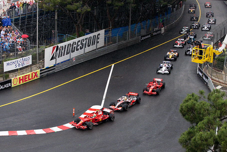 The start field reaches Ste. Devote, Hamilton manages to overtake Kimi's second position