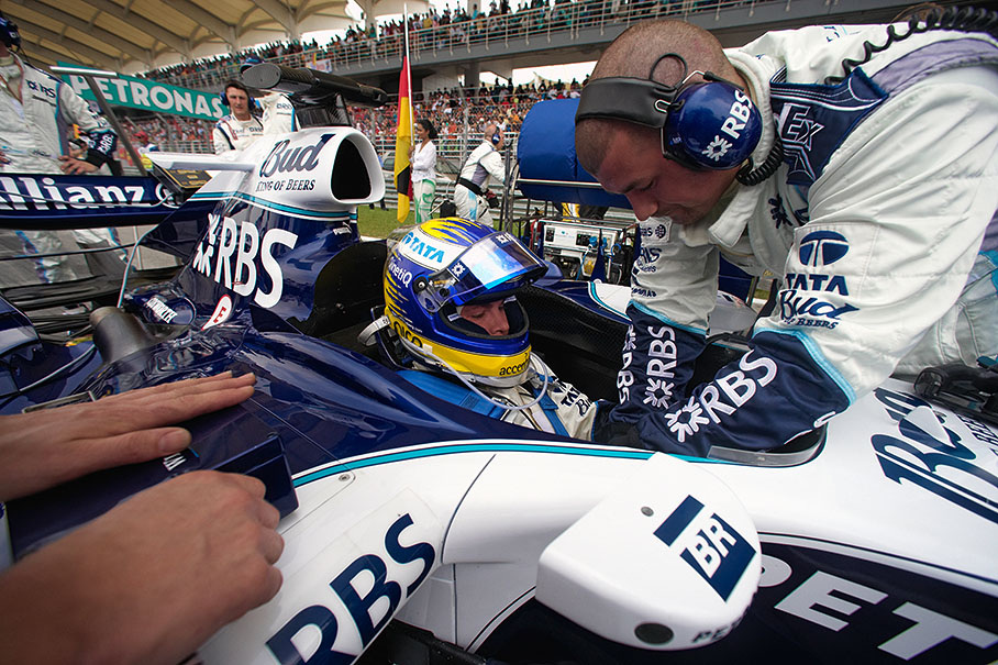 Nico Rosberg receiving last helpful hands before the race