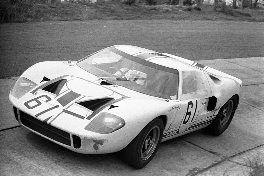 Henri Greder (F) and Jean-Michel Giorgi (F) on Ford GT40 #1003 gain first place in S+3.0  classement (7th overall)