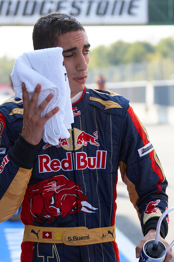 Sebastien Buemi, Toro Rosso, squeezes a towel