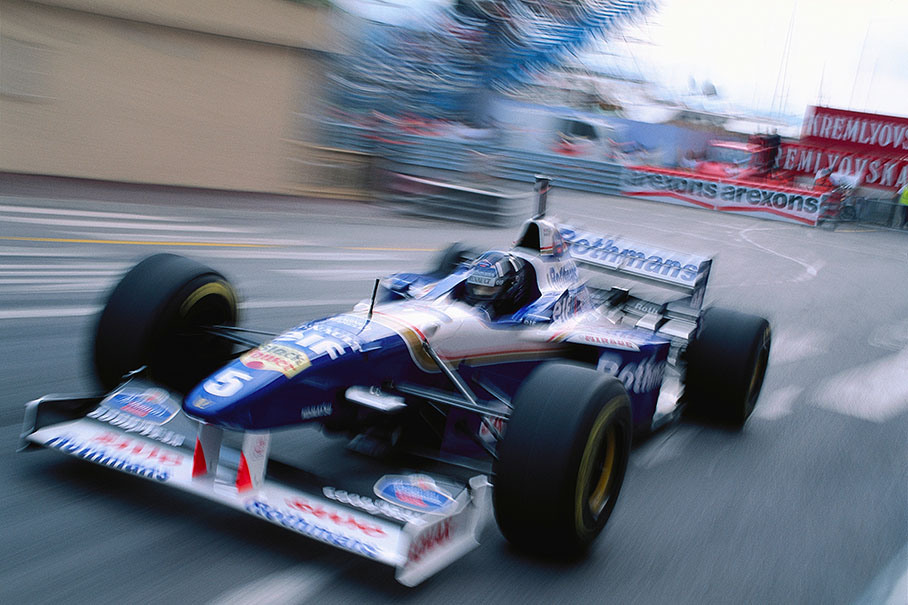 Damon Hill speeds out of Rascasse in his Williams-Renault FW18