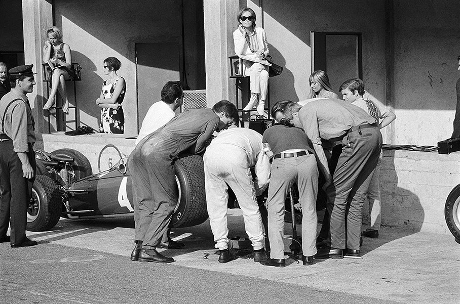 Bruce McLaren's McLaren-BRM M5A under inspection in pits, Monza 1967