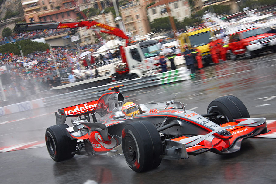 Lewis Hamilton shortcuts at Piscine chicane