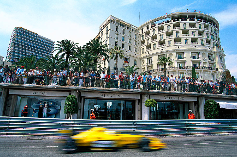 A fast Jordan passing the crowds at Hotel de Paris