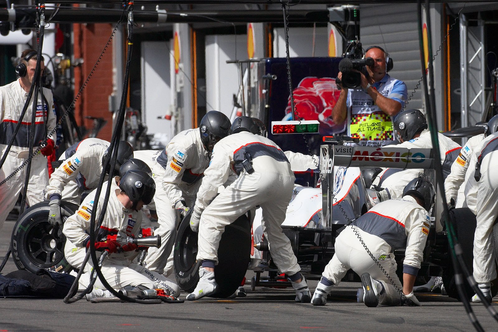 Pit stop of luckless Kamui Kobayashi, Sauber F1 Team