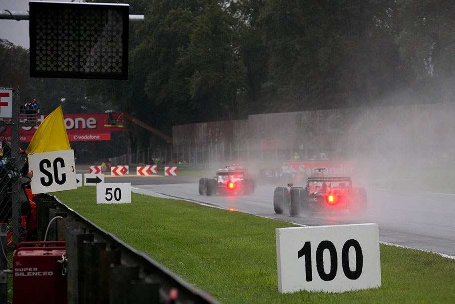 A well-behaved start behind the safety car approaches first chicane