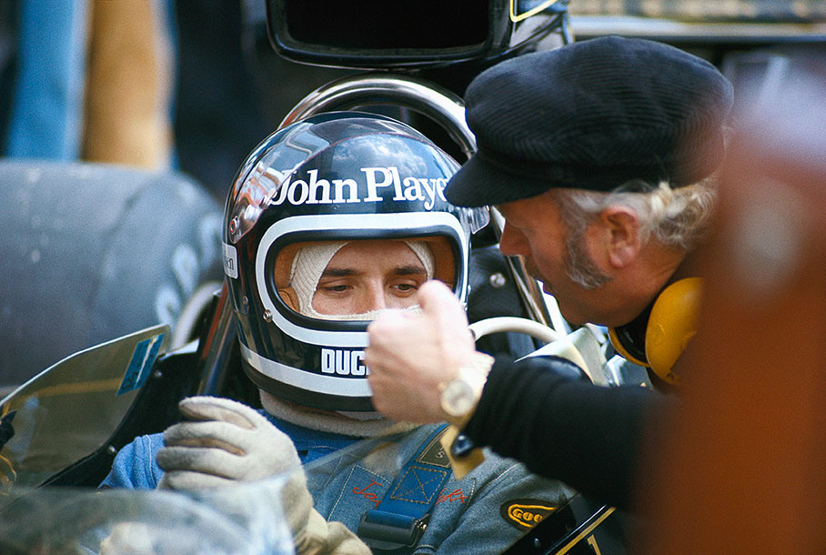 Jacky Ickx with Lotus teamboss Colin Chapman