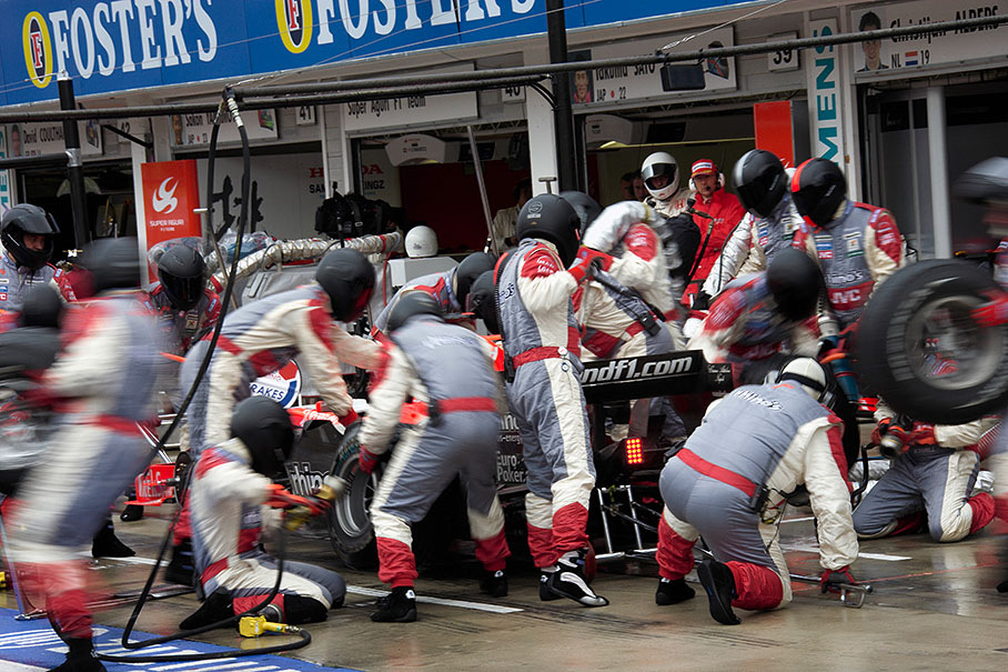Tiago Monteiro pitting in lap 28