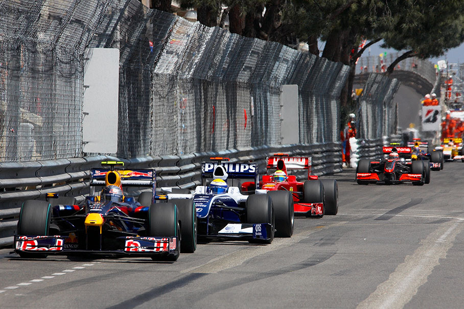 Red Bull rider Sebastian Vettel holds the followers up: Rosberg, Massa, Kovalainen, Webber and Alonso