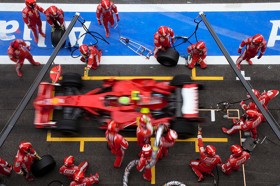 Massa's first pit stop in lap 23