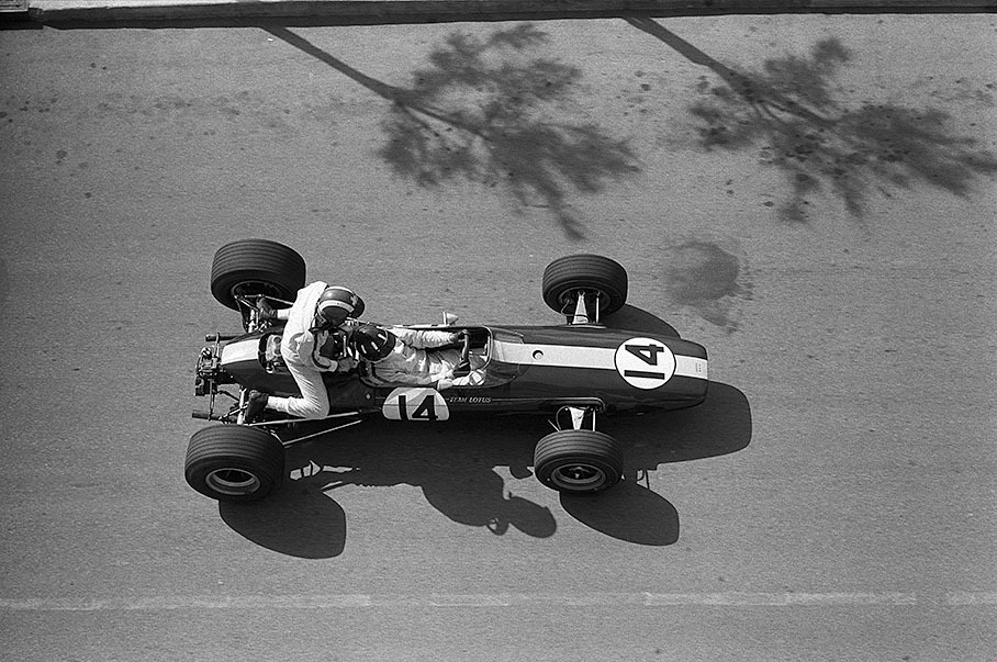 Graham Hill gives Jo Siffert a ride on his Lotus back to pits during practice, Monaco 1967
