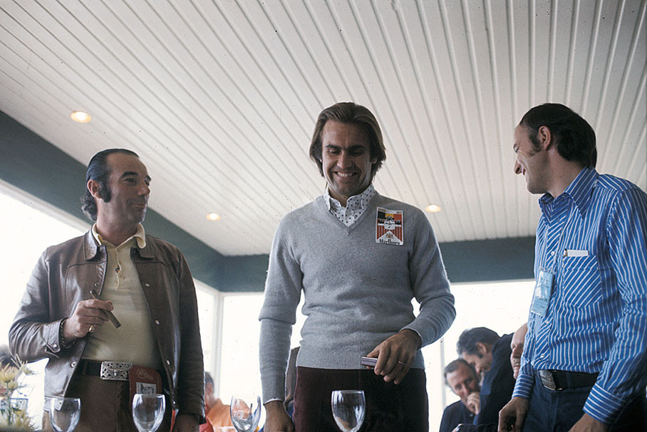 Bernard Cahier congratulates Brabham's Carlos Reutemann, Belgian GP Zolder 1975