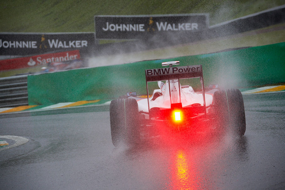 Robert Kubica, BMW Sauber F1, brakes on a wet track